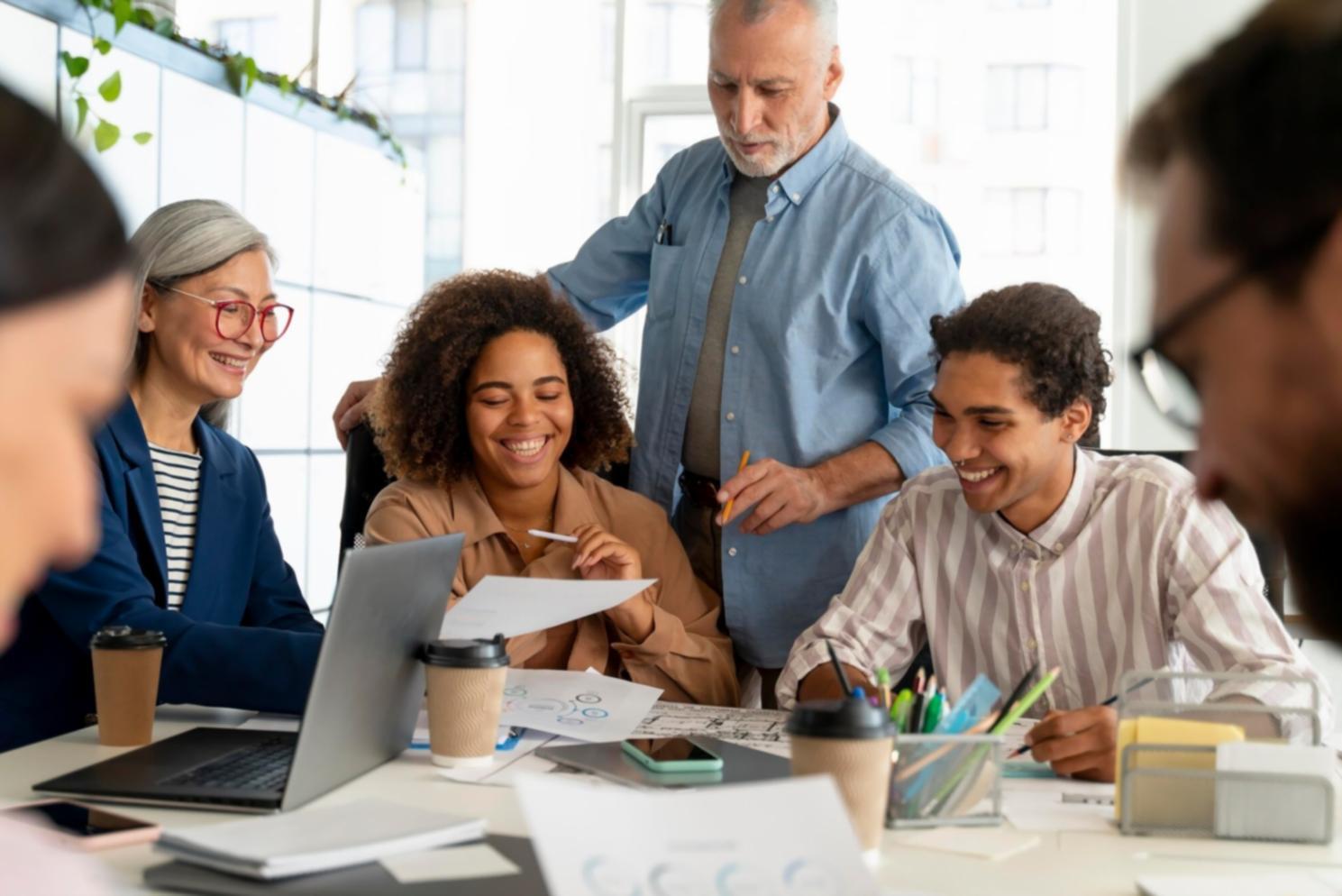 Gráficos comparativos mostrando antes y después de optimización de contenido